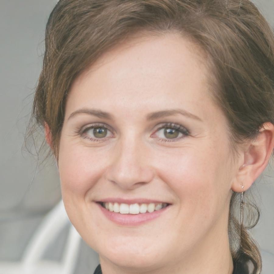 Experte en conformité Camille Rousseau